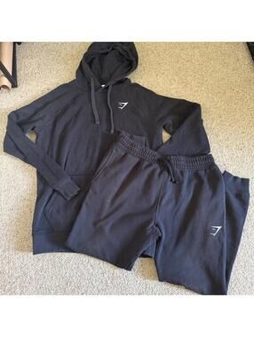 Gymshark black hoodie and sweatpants set